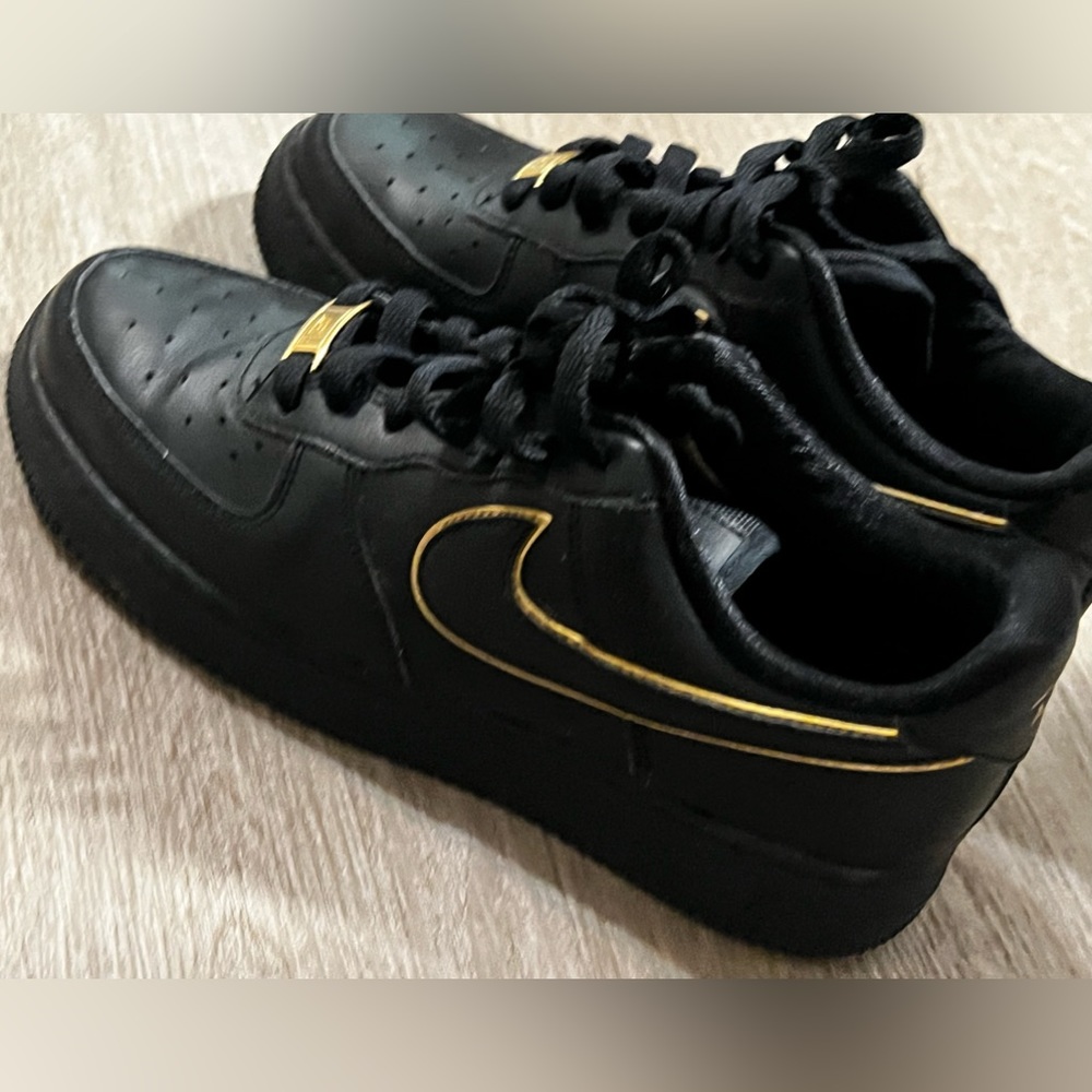 Air Force ones black an gold original 6.5